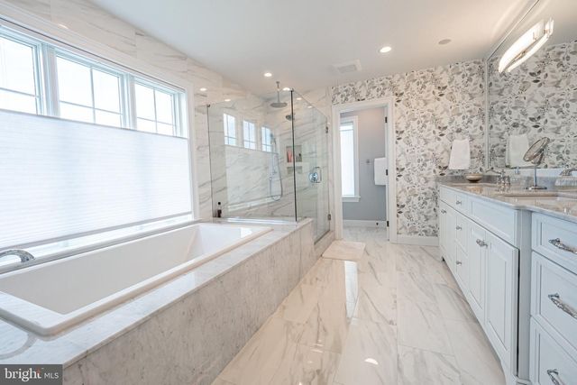 25 NEW WHITEHORSE WAY, Malvern, PA 19355