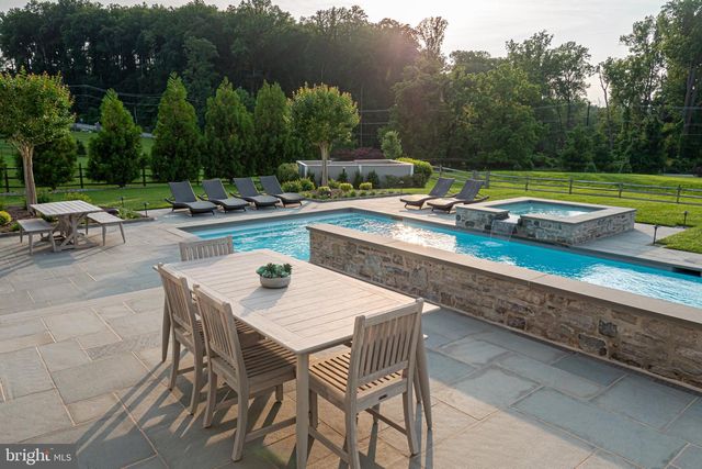 25 NEW WHITEHORSE WAY, Malvern, PA 19355