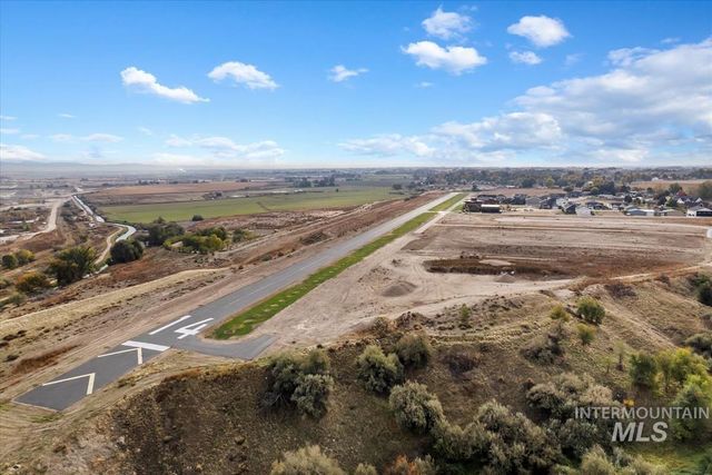 21313 Beechcraft Cir, Greenleaf, ID 83626