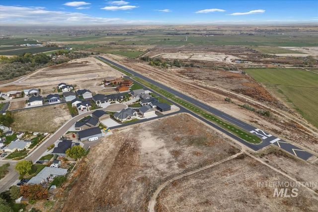 21313 Beechcraft Cir, Greenleaf, ID 83626