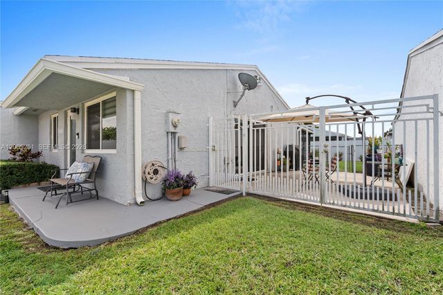 13226 NW 5th Ter, Miami, FL 33182