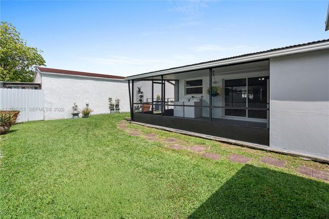 13226 NW 5th Ter, Miami, FL 33182