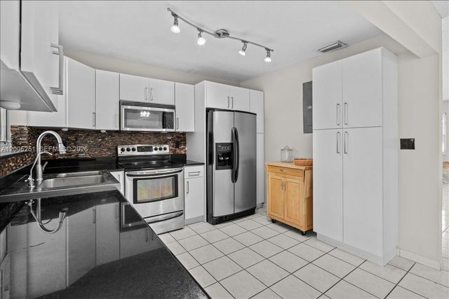 13226 NW 5th Ter, Miami, FL 33182