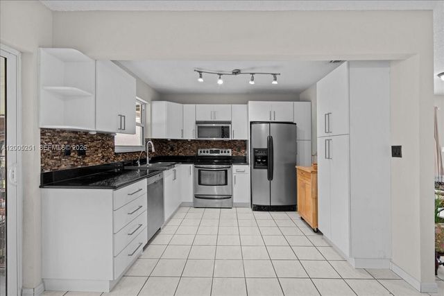 13226 NW 5th Ter, Miami, FL 33182