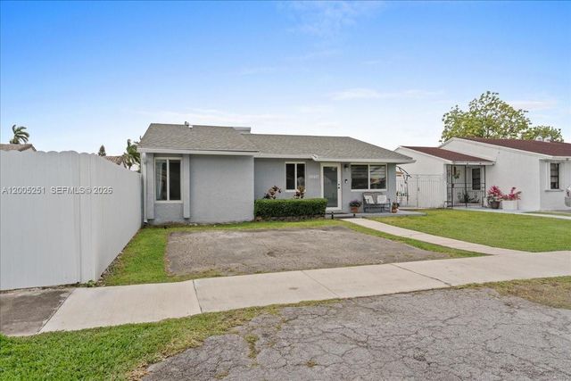 13226 NW 5th Ter, Miami, FL 33182