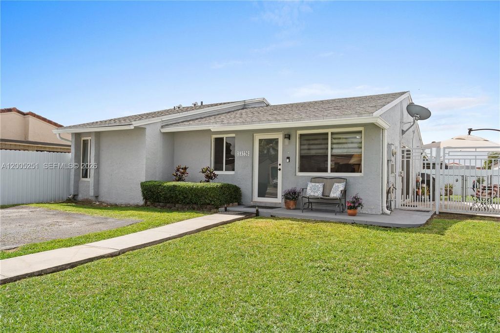13226 NW 5th Ter, Miami, FL 33182