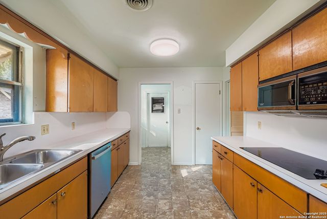 742 Winfield, Windcrest, TX 78239