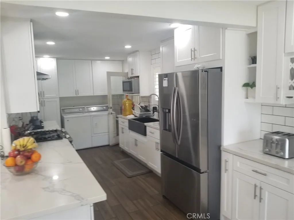 Image 5 of property listing at 11871 162nd Street, Norwalk, CA 90650
