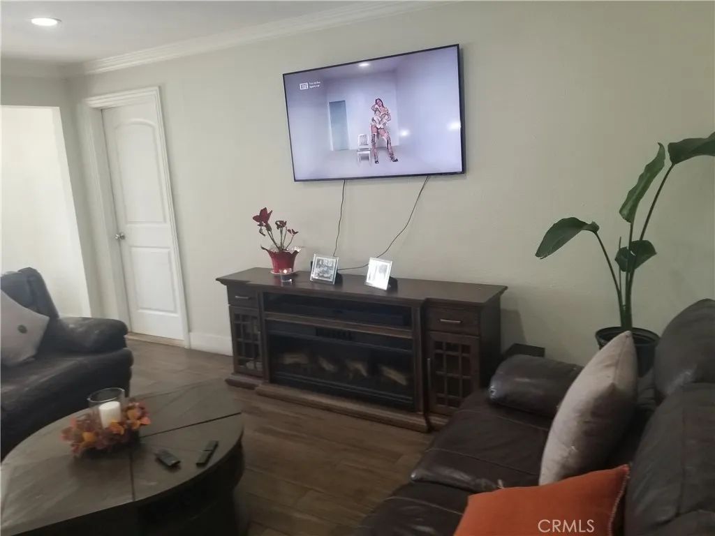 Image 10 of property listing at 11871 162nd Street, Norwalk, CA 90650
