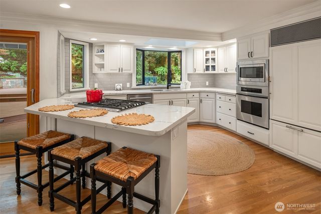 18520 NE 19th Place, Bellevue, WA 98008