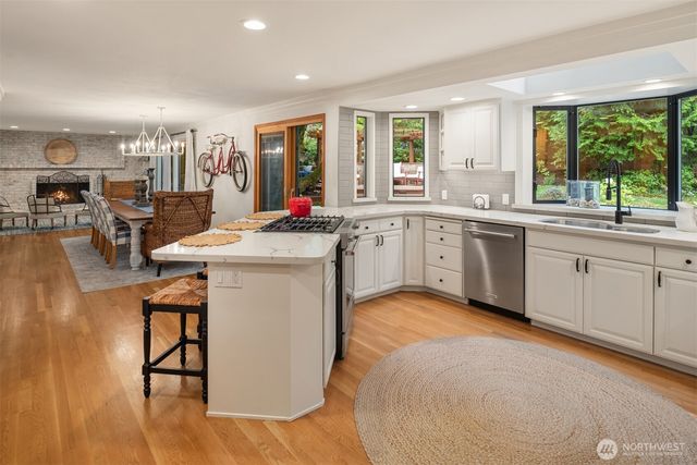 18520 NE 19th Place, Bellevue, WA 98008
