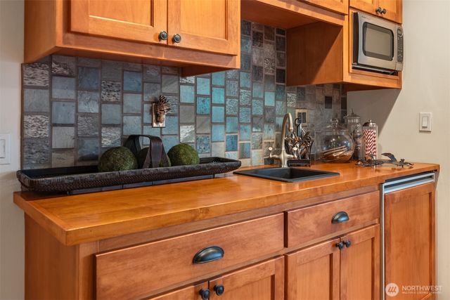 18520 NE 19th Place, Bellevue, WA 98008