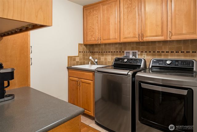 18520 NE 19th Place, Bellevue, WA 98008