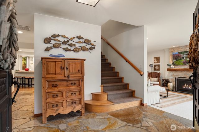 18520 NE 19th Place, Bellevue, WA 98008