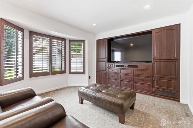 76 Carriage Place, Edison, NJ 08820