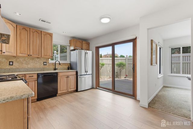 76 Carriage Place, Edison, NJ 08820