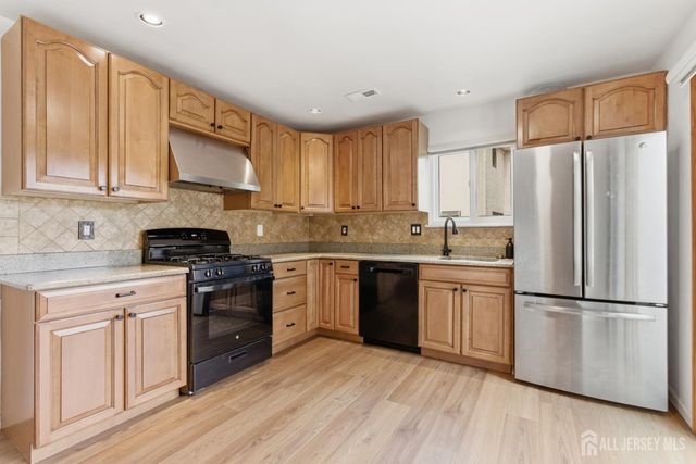76 Carriage Place, Edison, NJ 08820