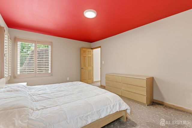 76 Carriage Place, Edison, NJ 08820