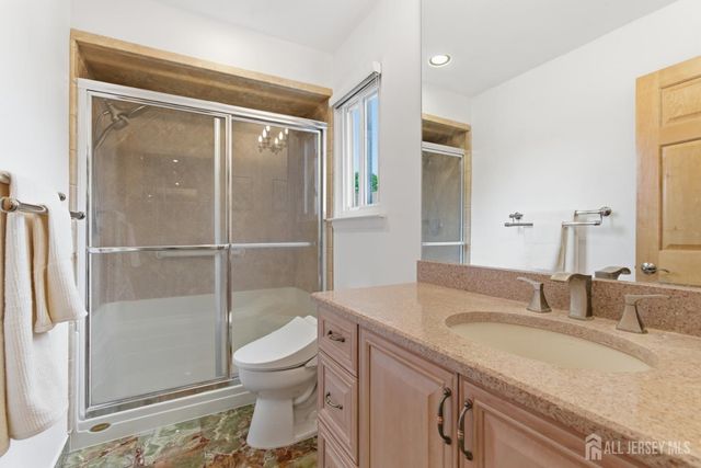 76 Carriage Place, Edison, NJ 08820