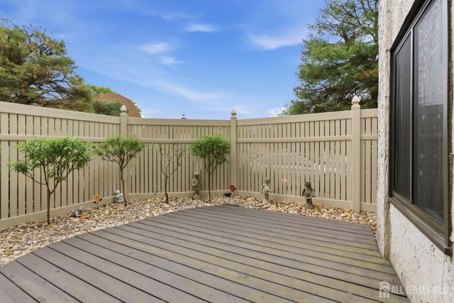 76 Carriage Place, Edison, NJ 08820