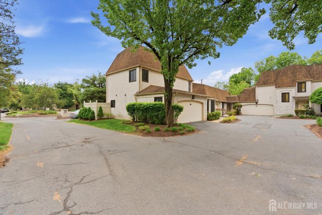 76 Carriage Place, Edison, NJ 08820
