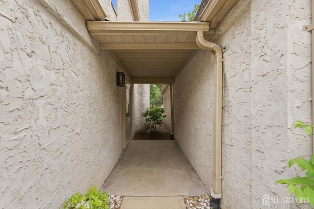 76 Carriage Place, Edison, NJ 08820