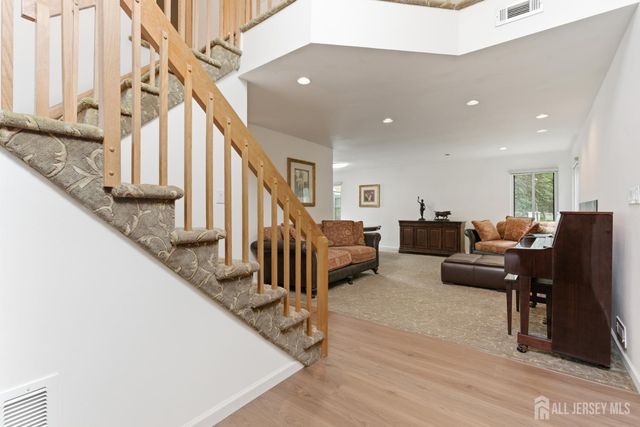 76 Carriage Place, Edison, NJ 08820
