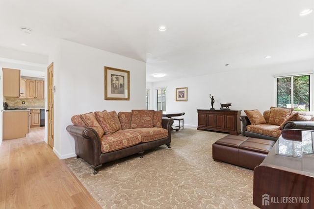 76 Carriage Place, Edison, NJ 08820