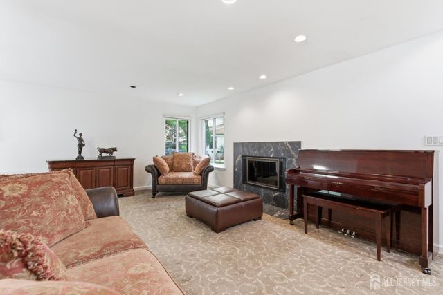 76 Carriage Place, Edison, NJ 08820