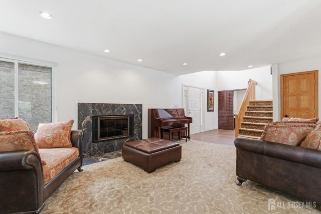 76 Carriage Place, Edison, NJ 08820