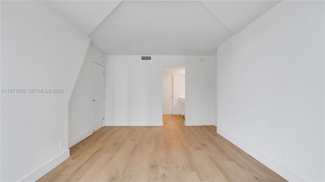 555 NE 34th St 1004, Miami, FL 33137