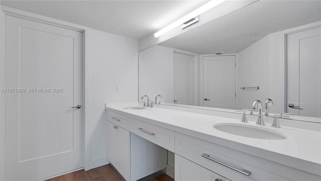 555 NE 34th St 1004, Miami, FL 33137