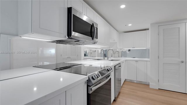 555 NE 34th St 1004, Miami, FL 33137