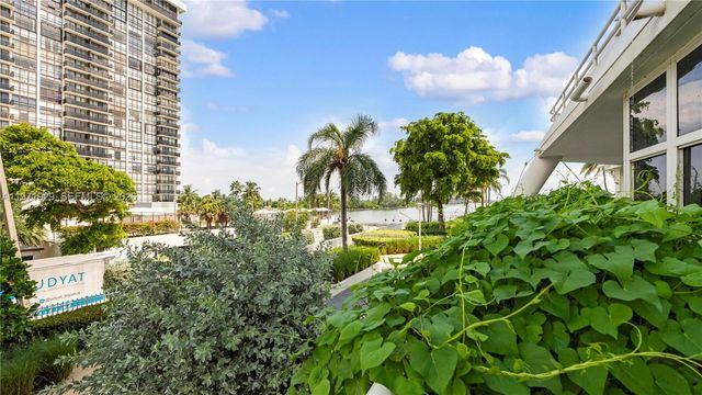 555 NE 34th St 1004, Miami, FL 33137
