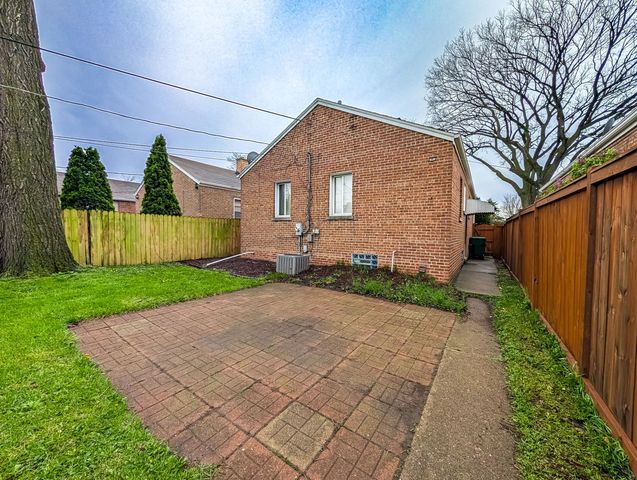 631 Balmoral Avenue, Westchester, IL 60154