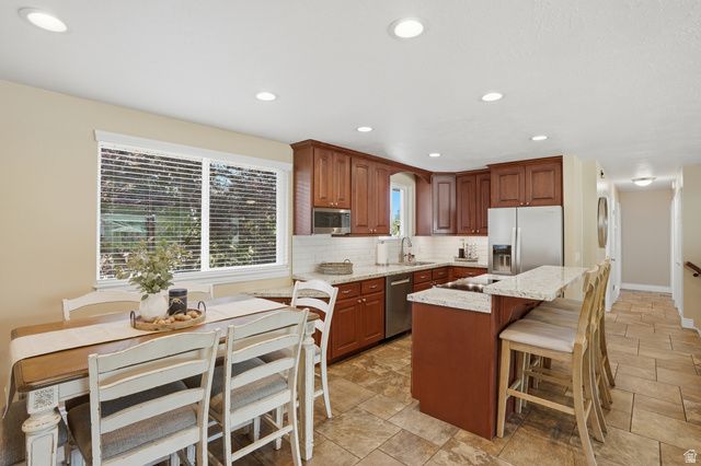 2590 E COUNTRY AVE, Cottonwood Heights, UT 84121