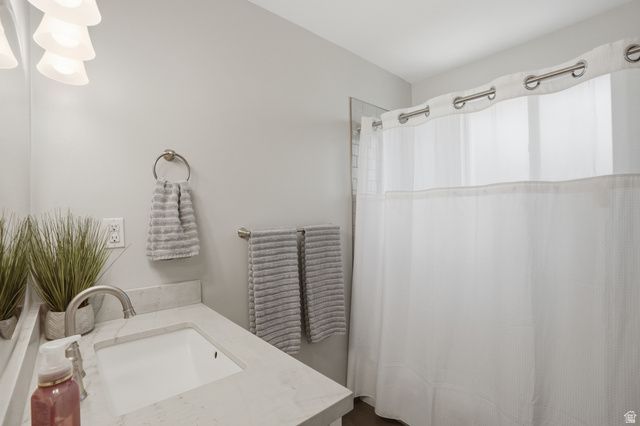 2590 E COUNTRY AVE, Cottonwood Heights, UT 84121