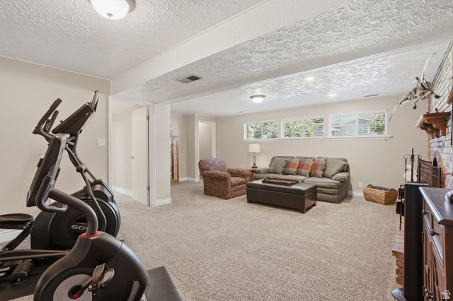 2590 E COUNTRY AVE, Cottonwood Heights, UT 84121