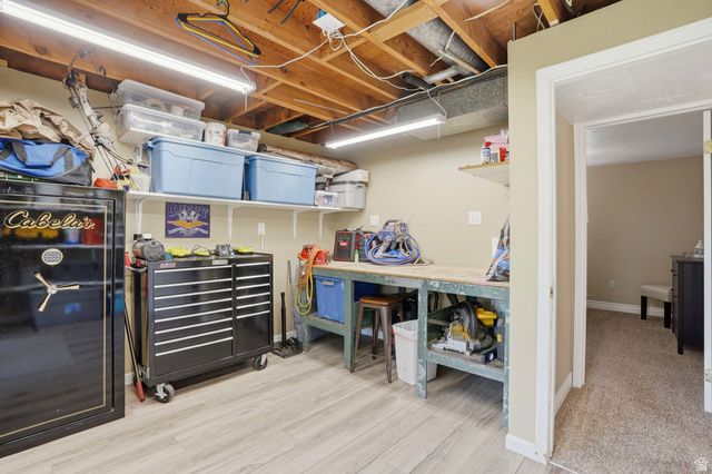 2590 E COUNTRY AVE, Cottonwood Heights, UT 84121