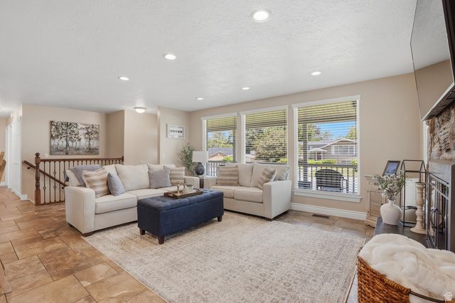 2590 E COUNTRY AVE, Cottonwood Heights, UT 84121