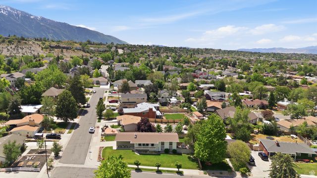2590 E COUNTRY AVE, Cottonwood Heights, UT 84121