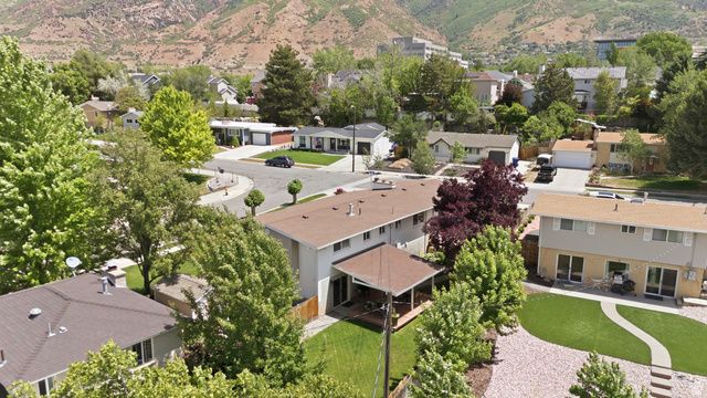 2590 E COUNTRY AVE, Cottonwood Heights, UT 84121