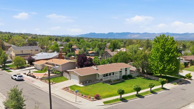 2590 E COUNTRY AVE, Cottonwood Heights, UT 84121