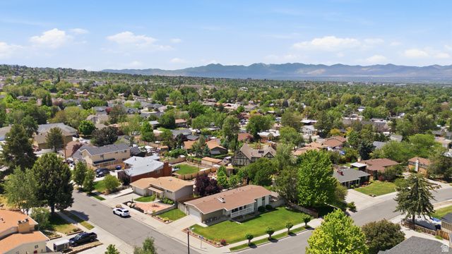2590 E COUNTRY AVE, Cottonwood Heights, UT 84121