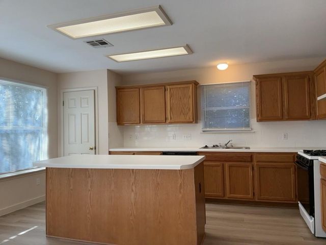 1511 Thibodeaux DR, Round Rock, TX 78664