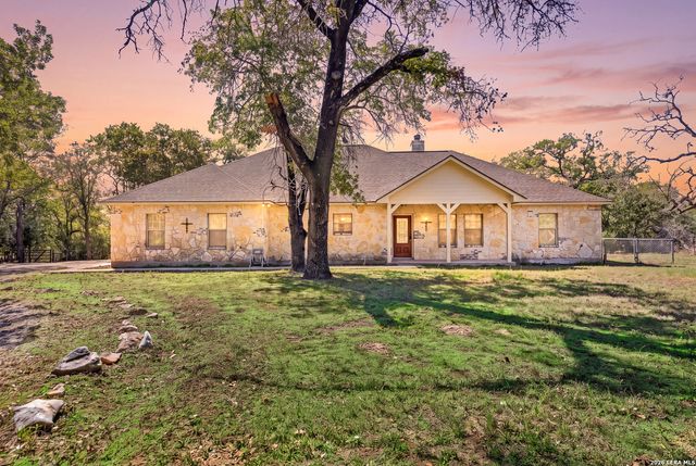 828 County Road 334, Stockdale, TX 78160