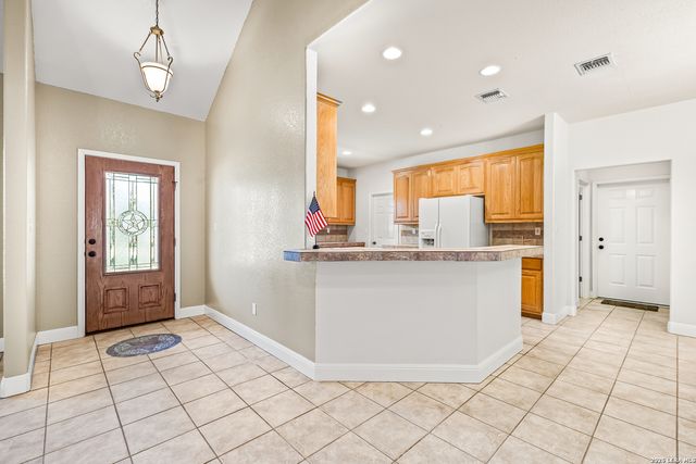 828 County Road 334, Stockdale, TX 78160