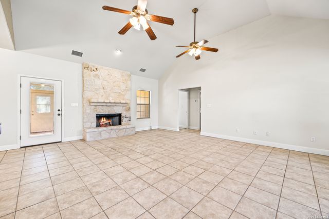 828 County Road 334, Stockdale, TX 78160