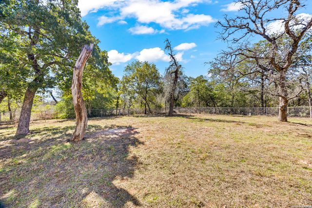 828 County Road 334, Stockdale, TX 78160