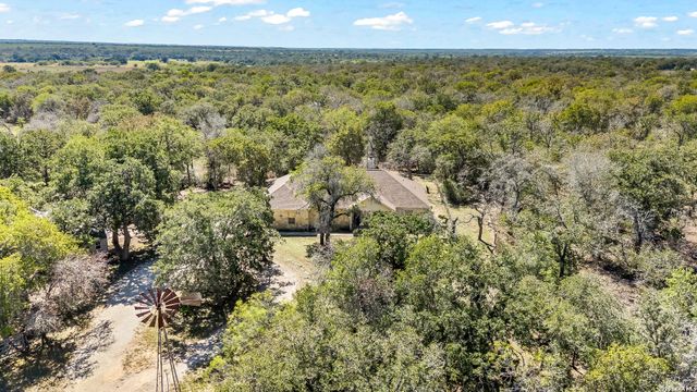 828 County Road 334, Stockdale, TX 78160